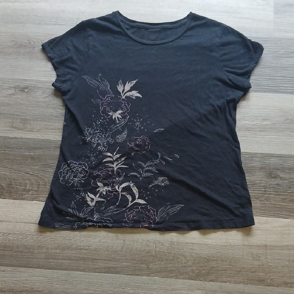 Chic Black Floral Women's Tee